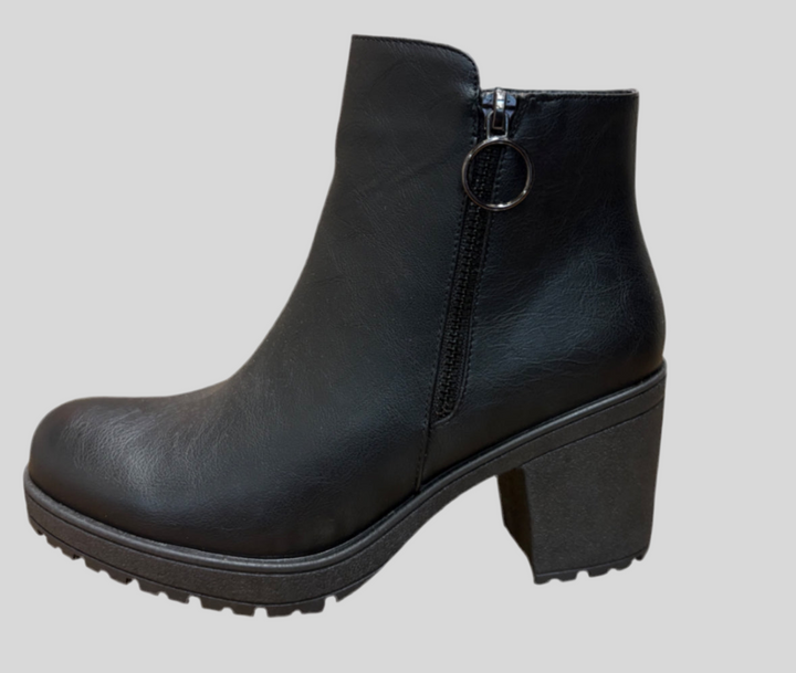 Faux Leather Round Toe Ankle Booties